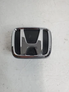 OEM Honda Civic Emblem Badge Front Grille Part # S84-G0 - Silver Housing - Bild 1 von 8