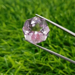 17,7 Karat Lupe sauber rund achteckig Form brillanter Schliff lila Farbe natur - Bild 1 von 4