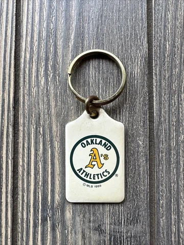 Vintage Oakland A’s Athletics MLB 1989 Gold Tone Key Chain Cover