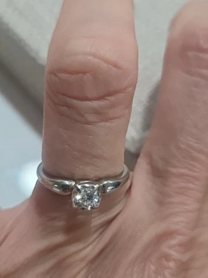 Vintage 18k White Gold Diamond Solitaire Ring Size 5  2.8gr/.25 Carat - Image 1 of 4