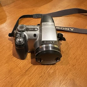Sony Cyber-shot DSC-H5 7.2MP Digital Camera - Silver - Picture 1 of 8