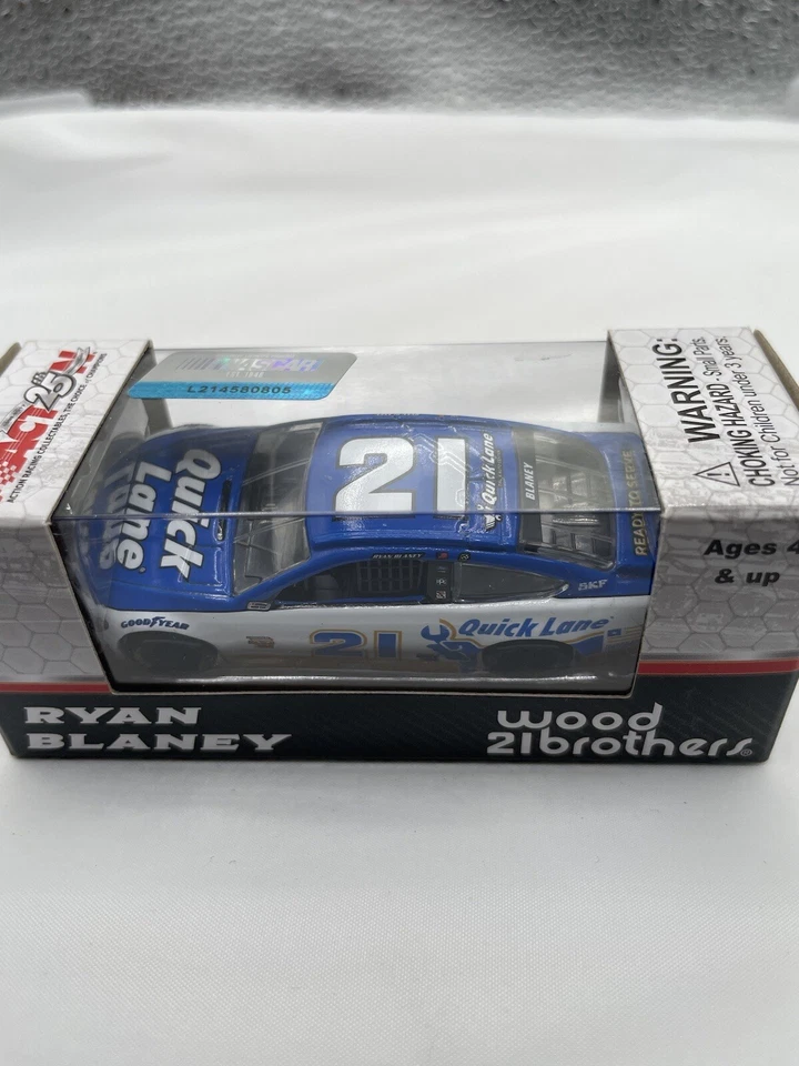 Ryan Blaney 2017 Quick Lane 1:64 fundido - Imagem 1 de 2