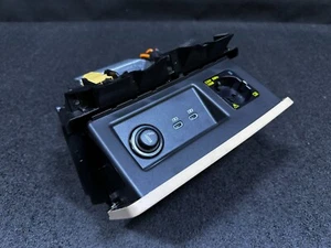 VW Touareg CR7 3 Mittelkonsole Fach Hinten Klappfach Steckdose Spannungswandler - Picture 1 of 12