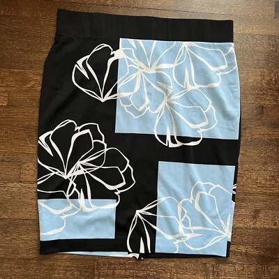 Falda Pull On Alfani Negra Blanca y Azul Estampado Floral Talla 24W Foto 1 de 4