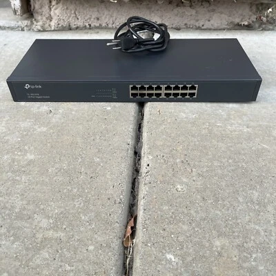 TP-LINK 16-Port Gigabit Ethernet 1000Mbps Rack Mount Network Switch - TL-SG1016 - Image 1 of 4