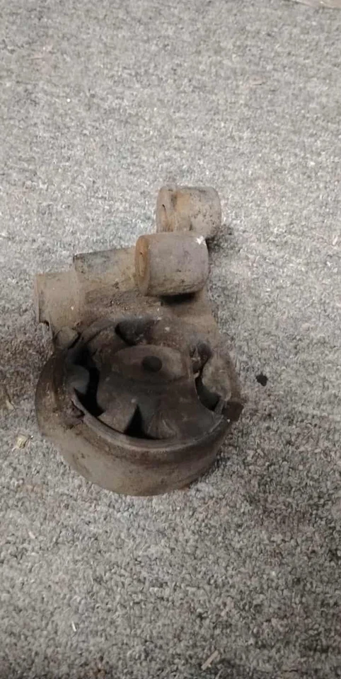1996 chevy cavalier 2.4L trammision mount oem - Image 1 of 3