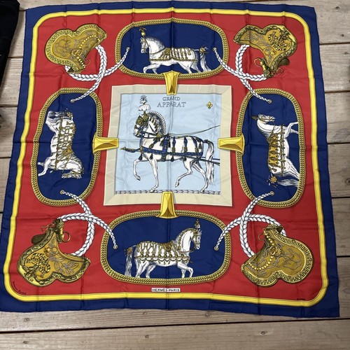 HERMÈS Sciarpa HERMES Carré 90 GRANDE APPARECCHIO cavallo vestito 1*43 buone condizioni
