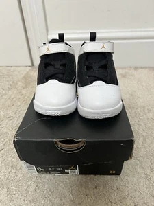 Jordan Max Aura 2 'White Black gold' trainers Toddlers  - Picture 1 of 5