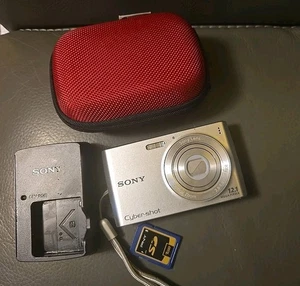 Sony Cyber-shot DSC-W510 12.1MP Kompakt Digitalkamera Silber Funktioniert - Bild 1 von 9