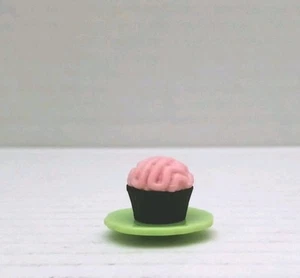 Monster High Doll G3 Coffin Bean Spooky Cafe Green Cupcake Brain Frosting - Picture 1 of 5
