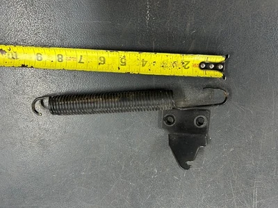 John Deere LT166 16hp 46"cut decklift extension spring/bracket #M135373  M134323 - Image 1 of 4