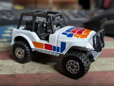 MATCHBOX MB37 JEEP BLANCO 4X4 RAYAS TEMPA VINTAGE 1983 Foto 1 de 3