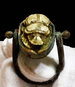 Antiguo anillo escarabajo egipcio - Imagen 1 de 2
