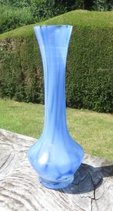 Eine blaue Glasvase mit weißen Spritzern/Spritzen - 20 cm, knapp 8 Zoll - Bild 1 von 6