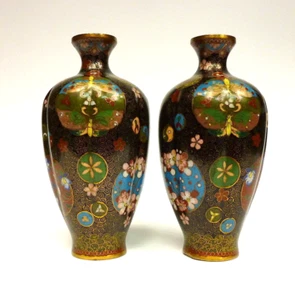 Zwei Vasen Cloisonné Emaille Japan um 1860 - Bild 1 von 24