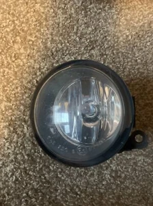 RENAULT LAGUNA FOG LAMP PASSENGERS & DRIVERS SIDE 2003-2008 8200074008 - Picture 1 of 3