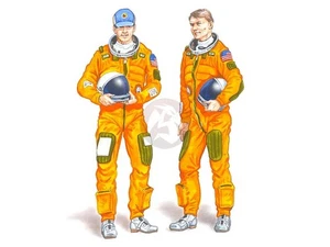 Plus Model 1/48 SR-71 Blackbird Crew Pilots in Pressure Suits (2 Figures) AL4004 - Picture 1 of 1
