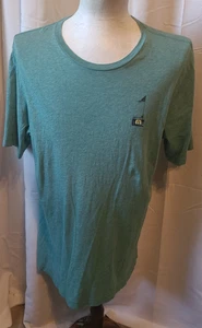 Camiseta Para Hombre S/S Travis Mathew - L - Equipo Oficial de Bebederos - Abierta a Cerrar - Imagen 1 de 8