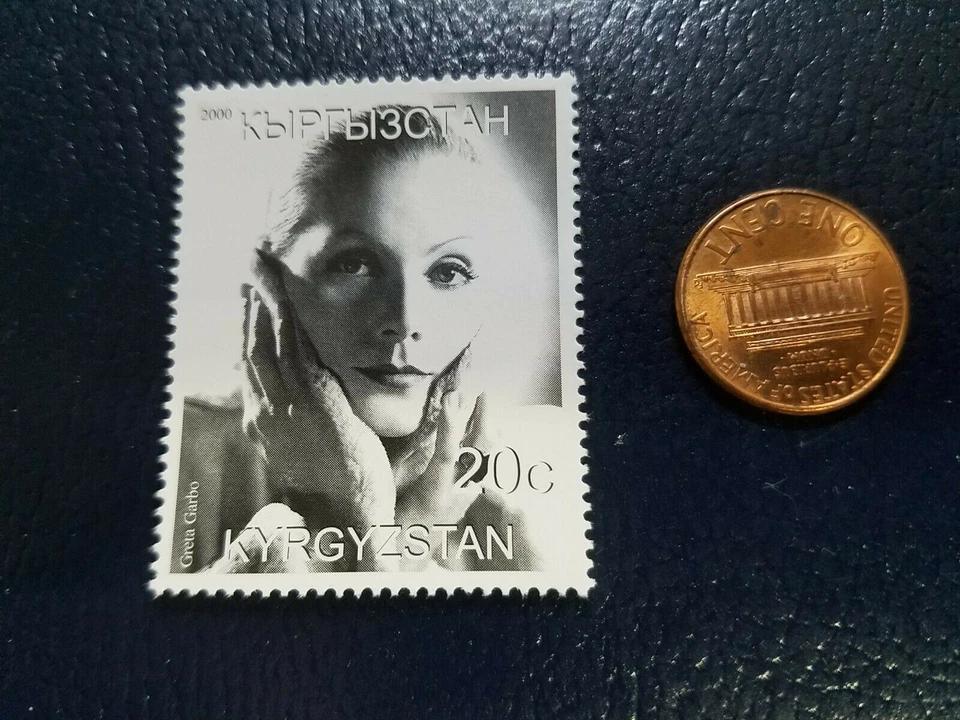 Estampilla perforada Greta Garbo actriz sueco-estadounidense 2000 Kirguistán Foto 1 de 1