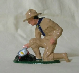 Boy Scout Cooking Eggs, hand-painted collectible toy figure, Reproduction - Picture 1 of 3