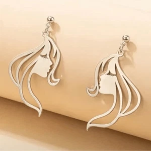 Neu mit Etikett - ARTSY silberfarbene leichte Ohrhänger mit Gesichtsausschnitt - Bild 1 von 3