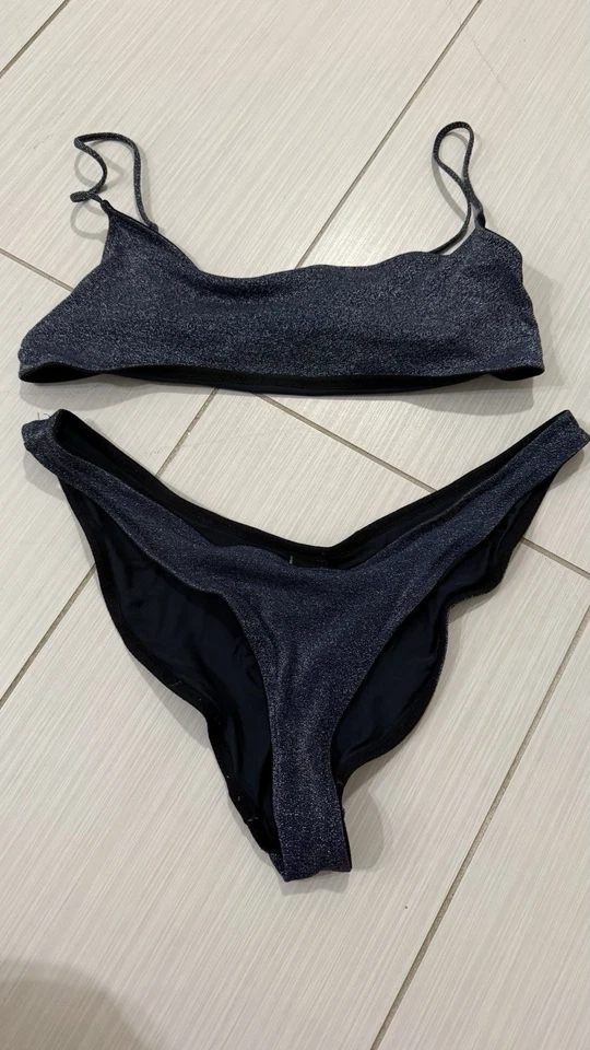 Conjunto de bikini Triangl Mica azul marino brillante Foto 1 de 4