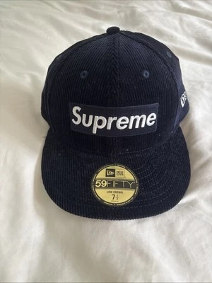 CAIXA DE CHAPÉU DE VELUDO AZUL MARINHO SUPREMO LOGOTIPO TAMANHO 7 1/2 NOVO EM FOLHA - Imagem 1 de 3