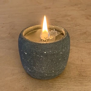 Schmelzlicht Wachsfresser Tischfeuer Indoor im dunkelgrauen Betontopf - Bild 1 von 5
