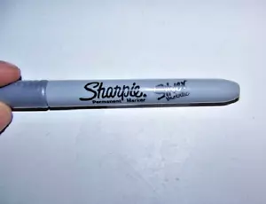 Marcador permanente Sharpie plata metálica de punta fina - Imagen 1 de 1