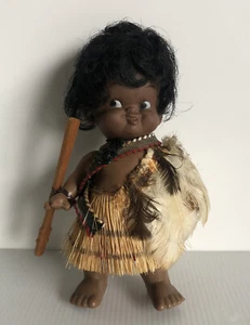 Falda de hierba polinesia de muñeca isleña vintage cabello rizado cara de vinilo - Imagen 1 de 6