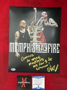 ¡FOTO FIRMADA MATTY MULLINS 11x14! ¡MEMPHIS MAY FIRE! ¡BECKETT! ¡REHECHO EN MISERIA! - Imagen 1 de 4
