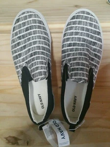 Old Navy Womens Slip On Shoes Canvas Size 5 Black/White NWT - Picture 1 of 3