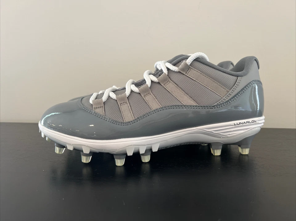 Botines de fútbol retro grises bajos frescos talla 9,5 Air Jordan 11 AO1560-003 Foto 1 de 4