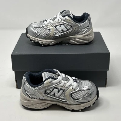 NUEVAS Tenis para Correr New Balance 530 Bungee Niño Pequeño Talla 5C Gris Plateado Foto 1 de 4