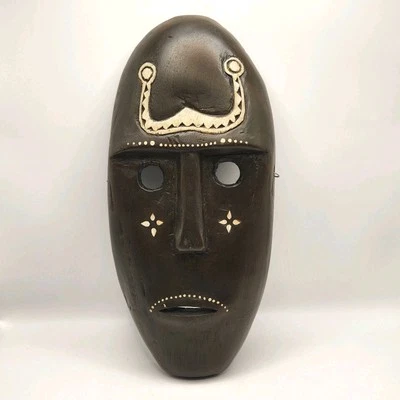 Máscara facial de madera tallada a mano arte de pared tribal Indonesia concha decorativa  Foto 1 de 4