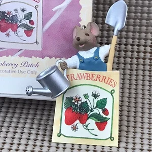 Hallmark Keepsake Ornamento de Pascua Jardín Ratón Fresa Parche Semillas Paquete - Imagen 1 de 7