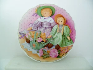 Royal Albert Collector Plate vgc (8 3/8") - "Dolls and Friends" - Picture 1 of 5