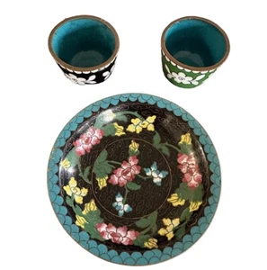Chinese Cloisonne Enamel Plate & 2 Sake Tea Cups Black Multicolor Floral Vintage - Picture 1 of 21