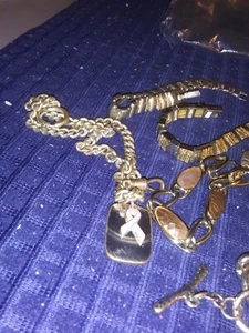 Menge 7 verschiedene Armbänder - Bild 1 von 4