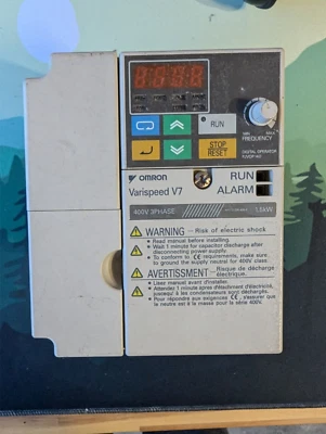 Unidad de frecuencia variable Yaskawa Varispeed V7 CIMR-V7AZ41P5 1,5 kW 2 HP 460V Foto 1 de 3