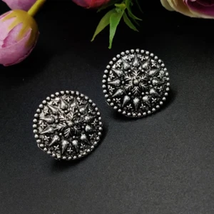 Nuevos pendientes de tachuelas redondas oxidadas enchapados en plata de Bollywood pendientes empujables hacia atrás - Imagen 1 de 7