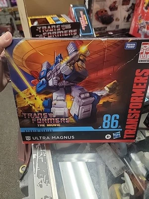 Transformers Ultra Magnus Studio Series 86-21 Commander Class Hasbro-Box Damage - Image 1 of 4