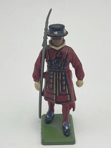 Britains Ltd Lead Soldiers Beefeater Queen’s Guards England 2.25” Figure - Picture 1 of 6