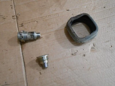 Honda Magna 700 VF 700 VF700C 1985 85 brazo oscilante pernos de arranque pasadores montaje Foto 1 de 2