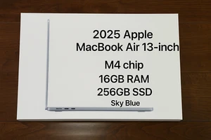 Apple 2025 MacBook Air 13.6" M4 16GB RAM 256GB SSD Sky Blue MC6T4LL/A - Picture 1 of 13