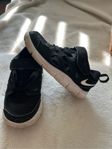 Nike Free Run schwarze Tennisschuhe Kleinkind Größe 9C - Bild 1 von 11
