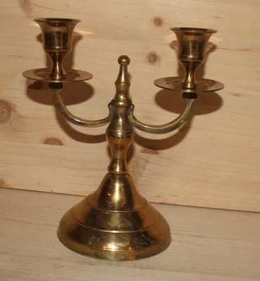 Ancien candélabre bougeoir en laiton fait main - Photo 1/4