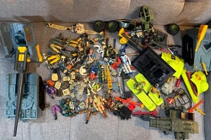 ENORME lotto ricambi corpo action figure GI Joe + accessori anni 80 ARAH vintage - Foto 1 di 24