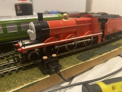 HORNBY R852 THOMAS the TANK ENGINE 2-6-0 LOCOMOTIVE 5 JAMES the RED ENGINE  - Image 1 of 4