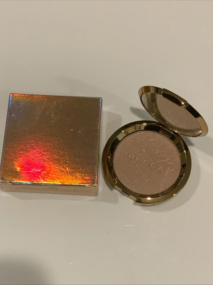 Becca Light Chaser Highlighter Opal Flashes Jade - Image 1 of 1